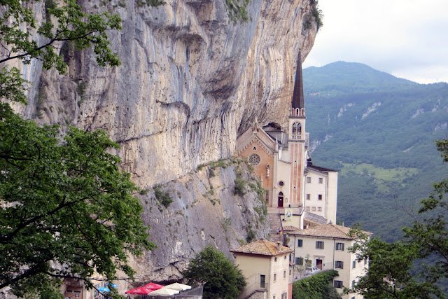 6-santuario madonna della corona.JPG